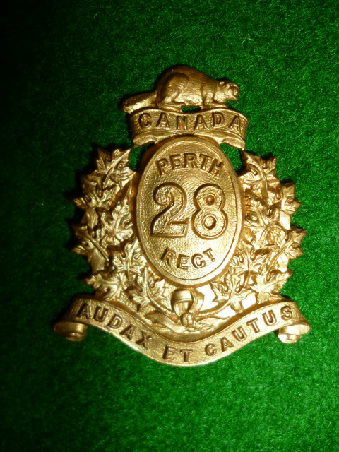 MM113 - 28th Perth Regiment of Canada Cap /  Collar Badge Pair